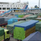Aktivitas penyeberangan di PT ASDP Indonesia Ferry Cabang Merak terpantau padat pada Kamis 26 Februari 2026, akibat lonjakan pengiriman logistik jelang Idulfitri. (Beritasatu.com/A. Ferry Yuniar)