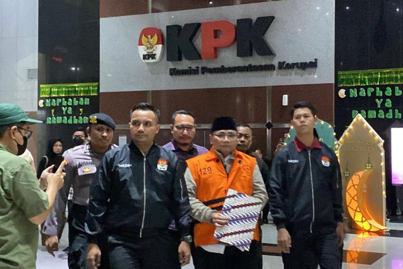 Mantan Menteri Agama Yaqut Cholil Qoumas memakai rompi tahanan Komisi Pemberantasan Korupsi (KPK), Dok Istimewa

