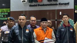 Mantan Menteri Agama Yaqut Cholil Qoumas memakai rompi tahanan Komisi Pemberantasan Korupsi (KPK), Dok Istimewa

