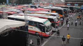 Aktivitas bus di Terminal Cicaheum Bandung yang dipersiapkan menjadi depo Bus Rapid Transit atau BRT. (Foto Humas Kota Bandung)