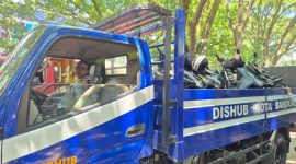 Pemerintah Kota (Pemkot) Bandung terus memperketat penertiban parkir liar melalui operasi gabungan lintas instansi. Dinas Perhubungan (Dishub) bersama TNI dan Polri menyasar sejumlah titik rawan pelanggaran demi menciptakan ketertiban dan kelancaran lalu lintas di pusat kota. (Humas Kota Bandung)