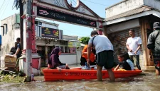 Banjir di kawasan Derwati Kota Bandung telah berlangsung selama tiga hari, Kamis 15 April 2026. (Foto: RRI/Bilal).