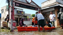Banjir di kawasan Derwati Kota Bandung telah berlangsung selama tiga hari, Kamis 15 April 2026. (Foto: RRI/Bilal).