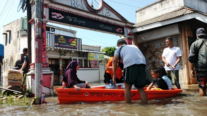 Banjir di kawasan Derwati Kota Bandung telah berlangsung selama tiga hari, Kamis 15 April 2026. (Foto: RRI/Bilal).