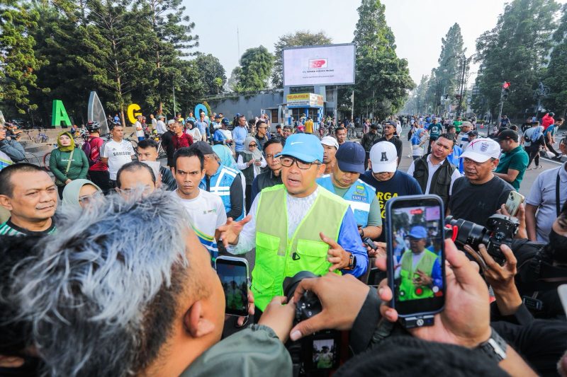 Wali Kota Bandung, Muhammad Farhan menjelaskan, program ini bukan sekadar kegiatan bersih-bersih, tetapi upaya membangun kebiasaan baru di lingkungan pemerintahan. (Humas Kota Bandung)