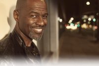Kejutan tak terduga! Brian McKnight tiba-tiba muncul dan membawakan lagu romantis di resepsi El Rumi–Syifa. (Google)