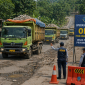Dinas Perhubungan Jawa Barat akan melakukan operasi rutin untuk menindak kendaraan ODOL yang merusak jalan di ruas Jalan Cikembar–Jampang Tengah, Kabupaten Sukabumi. Foto: Ilustrasi