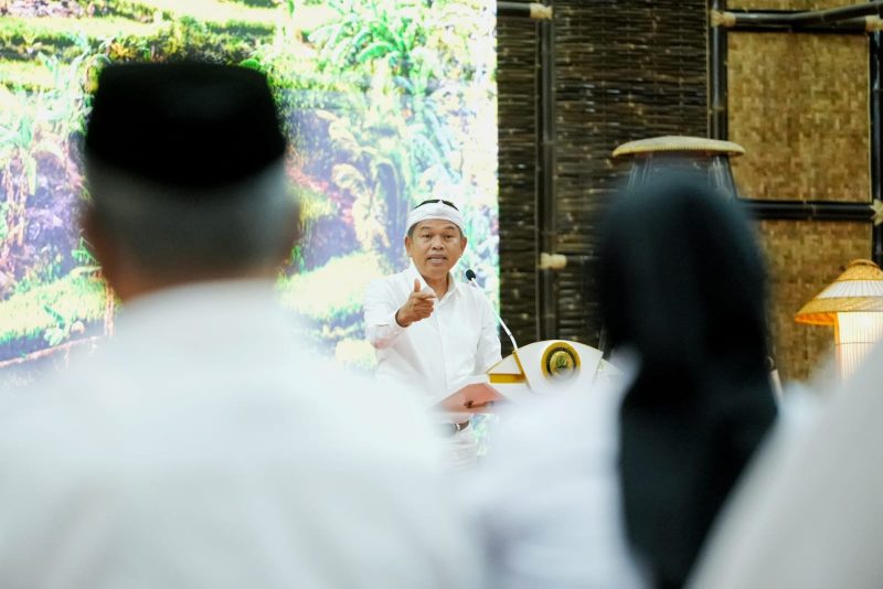 Gubernur Jawa Barat Dedi Mulyadi bersama Pemprov Jabar tengah mencari solusi bersama Kementerian PAN-RB agar gaji honorer dapat segera dibayarkan. Foto: Humas Jabar