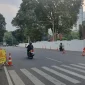 Kondisi arus lalu lintas di Jalan Diponegoro, Kota Bandung, masih berjalan normal. Pemprov Jawa Barat menegaskan belum ada penutupan jalan terkait penataan kawasan Gedung Sate. Foto: bandunghariini.com