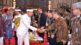 Gubernur Jawa Barat Dedi Mulyadi menghadiri RUPST bank bjb Tahun Buku 2025 di Bale Pakuan, Kota Bandung. Rapat tersebut membahas penetapan direksi dan komisaris baru serta evaluasi kinerja perusahaan. Foto: Humas Jabar
