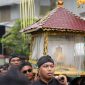 Kirab budaya Mahkota Binokasih akan menjadi bagian utama peringatan Hari Tatar Sunda 2026 di Jawa Barat. Rangkaian kegiatan budaya berlangsung mulai 2 hingga 18 Mei dengan melibatkan seluruh kabupaten dan kota di Jabar. Foto: Humas Jabar