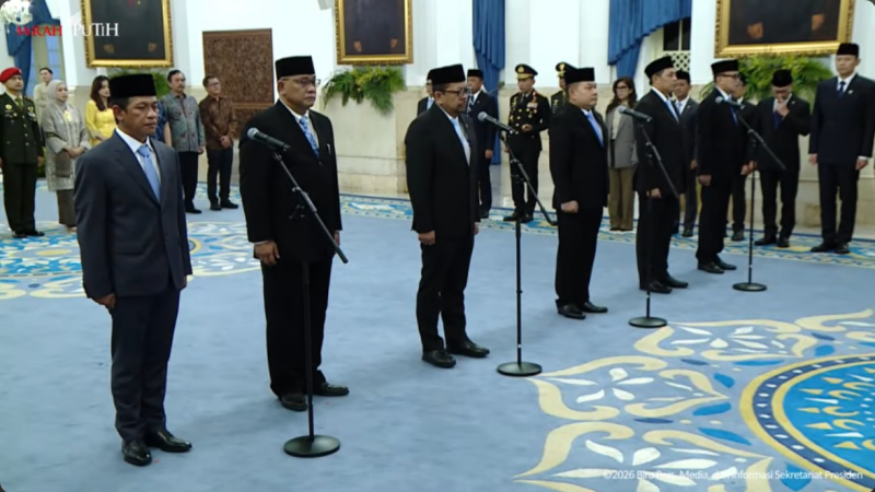 Pelantikan pejabat baru di reshuffle kabinet. (YouTube Sekretariat Presiden)
