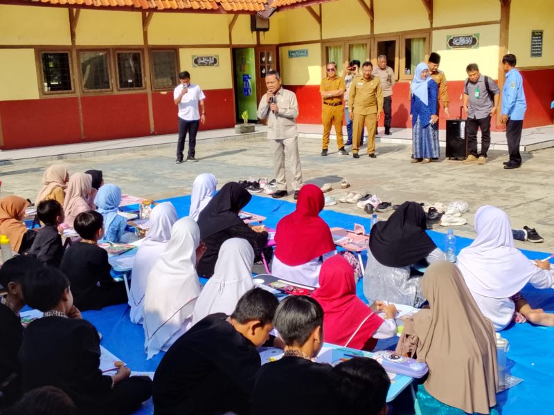 Wakil Menteri Pendidikan Dasar dan Menengah (Wamendikdasmen) RI, Fajar Riza Ul Haq, menegaskan komitmen pemerintah dalam mempercepat perbaikan infrastruktur pendidikan di daerah. (Dok Diskominfo Majalengka)