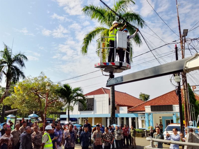 Pemerintah Kabupaten Majalengka resmi memulai program penataan dan perapihan kabel udara di sejumlah titik strategis, Kamis (16/4/2026)/ KabarPajajaran/Foto Humas Diskominfo Majalengka