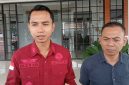 Kasi Pidsus Kejari Majalengka, Yogi Purnomo didampingi Kasi Intelejen Kejari Majalengka, Iman Suryaman saat menyampaikan perkembangan dugaan tindak pidana korupsi dana hibah KONI di Kantor Kejari Majalengka, Rabu (15/4/2026)(Dok Kejari Majalengka)
