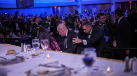 Situasi saat insiden penembakan dalam acara jamuan makan malam koresponden Gedung Putih yang dihadiri Prrsiden AS Donald Trump pada Sabtu (25/4/2026).(ANDREW HARNIK/AFP)