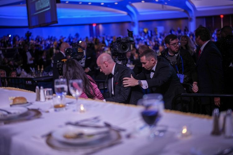 Situasi saat insiden penembakan dalam acara jamuan makan malam koresponden Gedung Putih yang dihadiri Prrsiden AS Donald Trump pada Sabtu (25/4/2026).(ANDREW HARNIK/AFP)