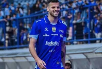 Frans Putros dan Patricio Matricardi jadi pilar penting lini belakang Persib Bandung yang absen saat laga krusial kontra Semen Padang. (Persib)
