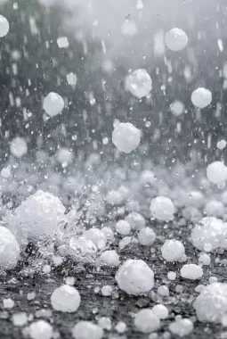 Gedebage hingga Cibiru Diguyur Hujan Es, BMKG: Dampak Awan Cumulonimbus