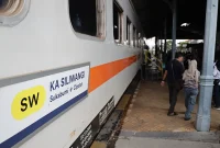 Gogosan pada jalur rel antara Stasiun Cibeber dan Stasiun Lampegan menyebabkan sejumlah perjalanan KA Siliwangi terpaksa dibatalkan sementara. (Sumber: Istimewa)
