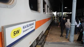 Gogosan pada jalur rel antara Stasiun Cibeber dan Stasiun Lampegan menyebabkan sejumlah perjalanan KA Siliwangi terpaksa dibatalkan sementara. (Sumber: Istimewa)