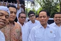 Gubernur Jawa Barat Dedi Mulyadi bersama Menteri LH Hanif Faisol Nurofiq dan sejumlah kepala daerah usai rapat pembahasan pembangunan PLTSa di Lembur Pakuan, Kabupaten Subang, Minggu (5/4/2026).(Tangkapan layar video Dedi Mulyadi)