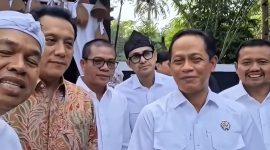 Gubernur Jawa Barat Dedi Mulyadi bersama Menteri LH Hanif Faisol Nurofiq dan sejumlah kepala daerah usai rapat pembahasan pembangunan PLTSa di Lembur Pakuan, Kabupaten Subang, Minggu (5/4/2026).(Tangkapan layar video Dedi Mulyadi)