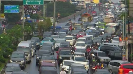 Sejumlah kendaraan terjebak kemacetan saat akan keluar Kota Bandung menuju Gerbang Tol Pasteur, Kota Bandung, Sabtu (16/7/2016) sore. (Zelphi/Tribun)
