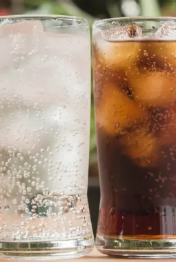 Kebiasaan Minum Soda Setiap Hari dan Dampaknya bagi Kesehatan