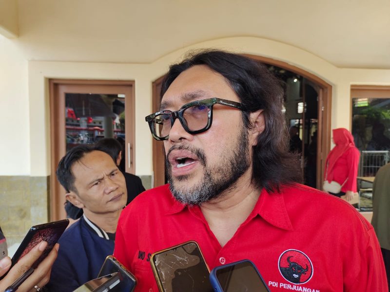 Ketua DPD PDI Perjuangan Jawa Barat Ono Surono. Anggota DPRD Jabar. 
