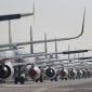 Ilustrasi pesawat komersil parkir di bandara. REUTERS/Ivan Alvarado