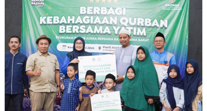 Relawan dan masyarakat terlibat dalam proses distribusi hewan kurban dan pembagian daging kurban yang diselenggarakan Baznas Jawa Barat pada momentum Iduladha 1447 Hijriah. Foto: baznasjabar.org