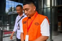 Tersangka kasus dugaan pemerasan dalam pengurusan sertifikat K3 di Kementerian Ketenagakerjaan, Irvian Bobby Mahendro. (foto: Antara/Rivan Awal Lingga) 
