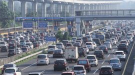 Sejumlah kendaraan melintas di ruas jalan Tol Jagorawi di Cibubur, Jakarta Timur, Senin (8/6/2020). Terpantau terjadi kepadatan kendaraan di Tol Jagorawi menuju arah Jakarta dari KM 13 Cibubur hingga KM 08 Cipayung. (ANTARA FOTO/Asprilla Dwi Adha/wsj.)
