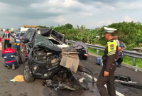 Mobil Anggota DPR Gus Hilman kecelakaan di tol Probolinggo, Sabtu (23/5/2026). Dua orang tewas. (ANTARA/HO-Satlantas Probolinggo Kota)(ANTARA/HO-Satlantas Probolinggo Kota)