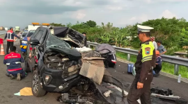 Mobil Anggota DPR Gus Hilman kecelakaan di tol Probolinggo, Sabtu (23/5/2026). Dua orang tewas. (ANTARA/HO-Satlantas Probolinggo Kota)(ANTARA/HO-Satlantas Probolinggo Kota)
