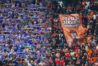 Atmosfer rivalitas Persib vs Persija dalam Super Big Match sepak bola Indonesia. Foto: Kumparan