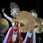 Kirab Budaya Tatar Sunda berlangsung meriah di Kabupaten Sumedang dengan arak-arakan Mahkota Binokasih dan penampilan kesenian dari 27 kabupaten/kota di Jawa Barat, Sabtu (2/5/2026). Foto: Humas Jabar