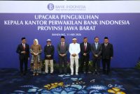 Gubernur Jawa Barat Dedi Mulyadi menghadiri pengukuhan Kepala Perwakilan Bank Indonesia Provinsi Jawa Barat di Kota Bandung, Senin (11/5/2026). Pemprov Jabar memperkuat kolaborasi untuk mendorong pemerataan ekonomi dan pembangunan berbasis ekologi. Foto: Humas Jabar