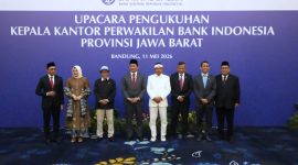 Gubernur Jawa Barat Dedi Mulyadi menghadiri pengukuhan Kepala Perwakilan Bank Indonesia Provinsi Jawa Barat di Kota Bandung, Senin (11/5/2026). Pemprov Jabar memperkuat kolaborasi untuk mendorong pemerataan ekonomi dan pembangunan berbasis ekologi. Foto: Humas Jabar