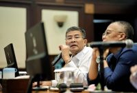 Wakil Gubernur Jabar, Erwan Setiawan menghadiri rapat koordinasi di Gedung Sate, Selasa (19/5/2026). Pemerintah Provinsi Jawa Barat mengimbau suporter menjaga kondusivitas jelang laga Persib melawan Persijap Jepara. Foto: Humas Jabar