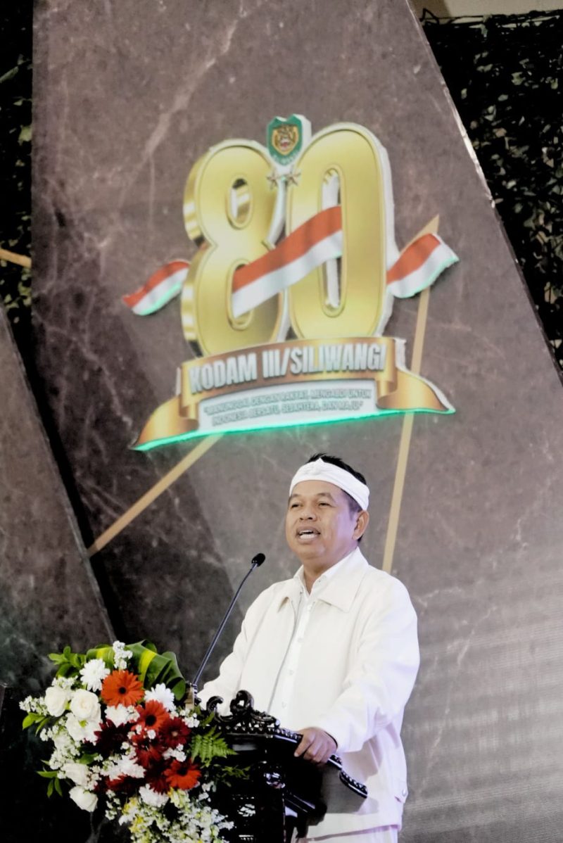 Gubernur Jawa Barat Dedi Mulyadi menghadiri puncak peringatan HUT ke-80 Kodam III/Siliwangi di Graha Manggala Siliwangi, Kota Bandung, Jumat (22/5/2026) malam. Foto: Humas Jabar