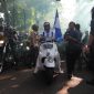 Gubernur Jawa Barat Dedi Mulyadi memimpin langsung Konvoi Persib Juara dan memberikan apresiasi kepada Persib Bandung usai memastikan gelar juara Super League 2025/2026 di Stadion Gelora Bandung Lautan Api, Kota Bandung. Foto: Humas Jabar