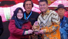 Wakil Gubernur Jawa Barat Erwan Setiawan menghadiri pembukaan Pameran Info Franchise and Business Concept (IFBC) 2026 di Kota Bandung dan mendorong pemberian ruang lebih besar bagi pelaku usaha kuliner lokal di pusat perbelanjaan modern. Foto: Humas Jabar
