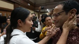 Mantan Menteri Pendidikan dan Kebudayaan era Presiden ke-7 RI Nadiem Anwar Makarim menangis usai mengikuti sidang tuntutan di Pengadilan Tipikor, Jakarta, Rabu (13/05/2026). Kapanlagi.com/ Budy Santoso