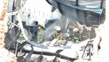 Sebuah pabrik bahan sol sepatu di kawasan Cibolerang, Kecamatan Bandung Kulon, Kota Bandung, terbakar pada Rabu (27/5/2026) sekitar pukul 12.12 WIB. Petugas Dinas Pemadam Kebakaran dan Penyelamatan Kota Bandung langsung mengerahkan 11 unit kendaraan untuk mengendalikan api. (Tribun Jabar/Muhamad Nandri Prilatama)