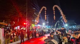 Warga Antusias Menyaksikan Kirab Mahkota Binokasih, Senin 4/05/2026, (Foto Kabar Pajajaran/Chq)
