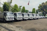 Kodim 0617/Majalengka menyerahkan secara simbolis kendaraan operasional mobil dump truck dan pick up untuk Koperasi Desa/Kelurahan Merah Putih di 25 Desa/Kelurahan yang ada di Kabupaten Majalengka bertempat di Makodim 0617/ Majalengka, Jumat (8/5/2026). (Foto Diskominfo Majalengka)