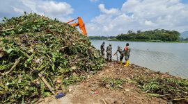 Pengangkatan Eceng Gondok di Waduk Saguling (Foto Jabarprov)