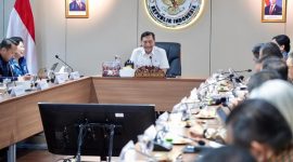 Ketua DEN Luhut Binsar Pandjaitan bertemu dengan jajaran pimpinan Otoritas Jasa Keuangan di tengah tekanan terhadap pasar modal dan keuangan domestik. (Tangkapan layar Instagram @luhut.pandjaitan).

